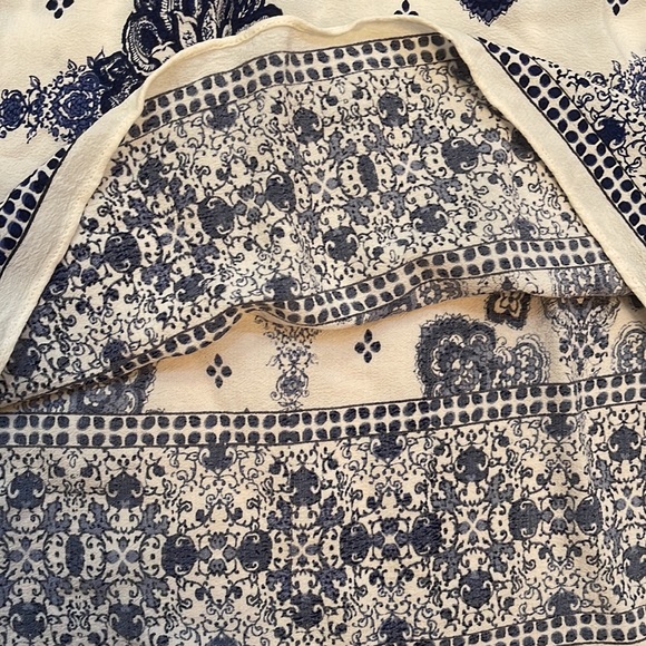 Forever21 Blue and White Abstract Print Open/Cold Shoulder Flowy Keyhole Dress - Picture 5 of 11